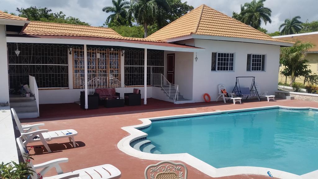The Retreat @ A Piece Of Paradise Bed and Breakfast Montego Bay Værelse billede